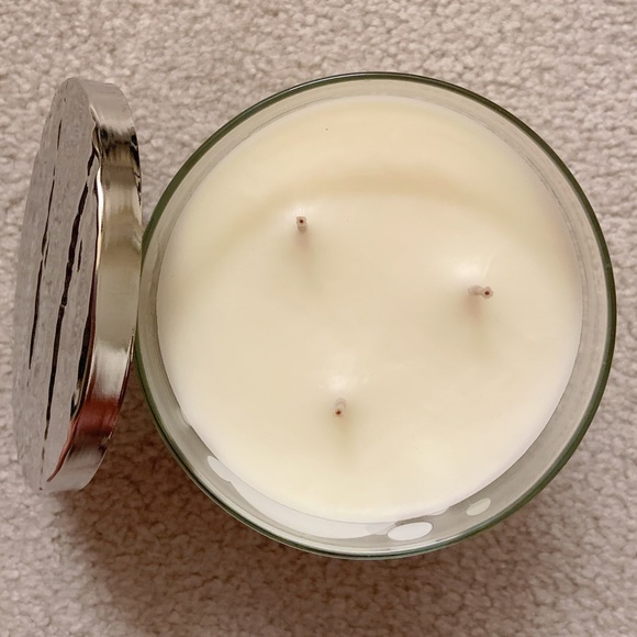 Bath and body works Berry waffle cone candle - Picture 4 of 7